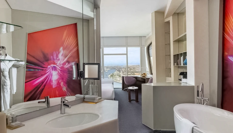 وی هتل دبی کیوریو کالکشن با هیلتون